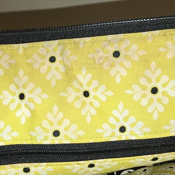 Vera Bradley Large Dome Zipper Shoulder. EUC - Picture 7 of 16